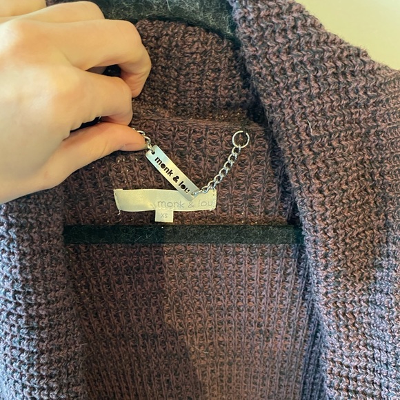 Cozy burgundy cardigan sweater with pockets - Picture 3 of 6